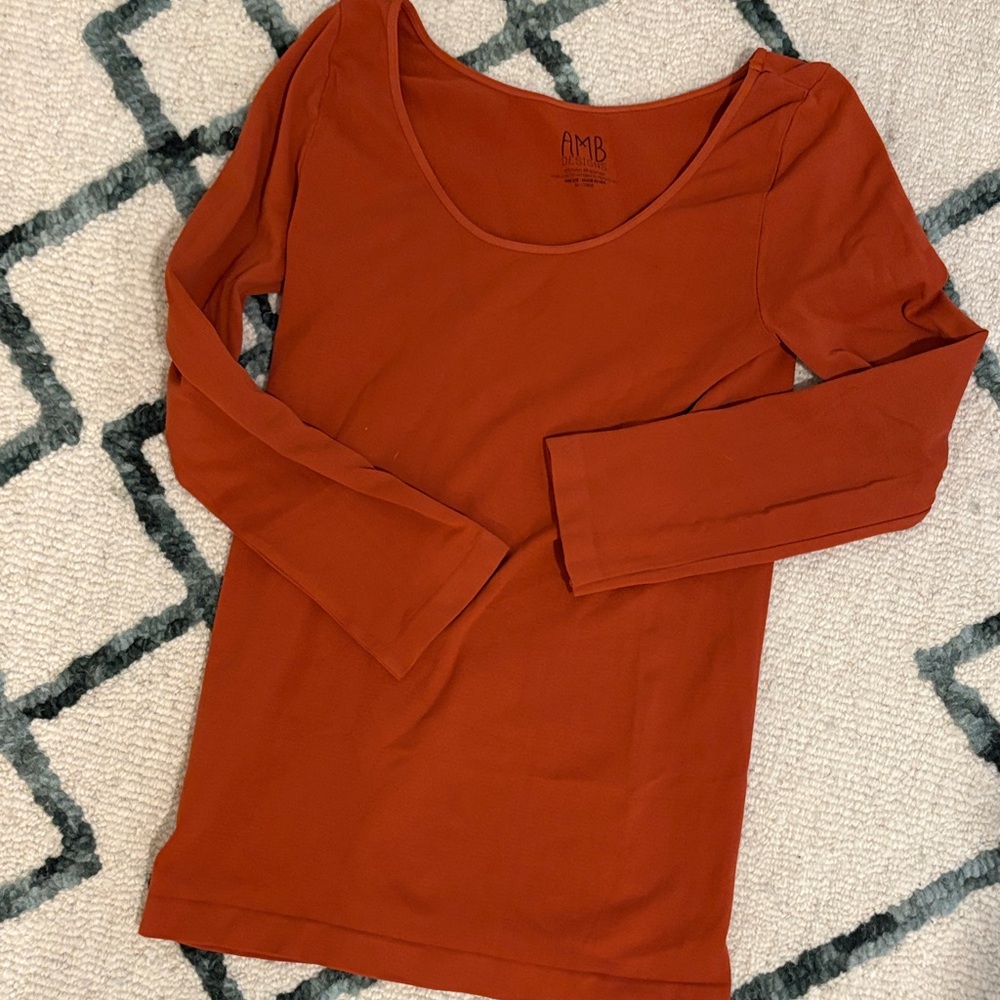 AMB SCOOP NECK